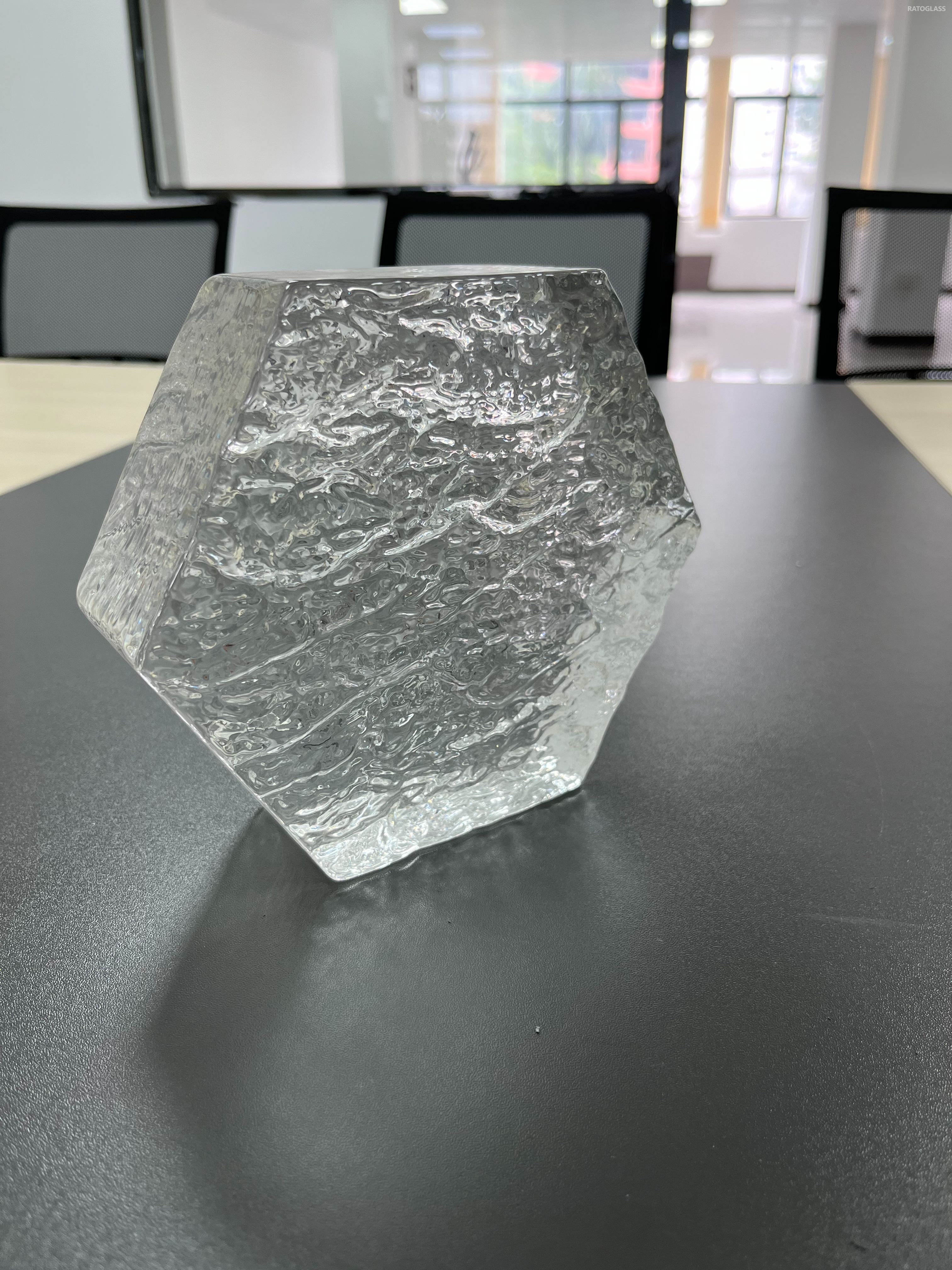 Hexagon Transparent Glass Brick Embedded Solid Hot Melt Glass Bricks Honeycomb Pattern Blocks for Wall Partition Decorative Glass Block