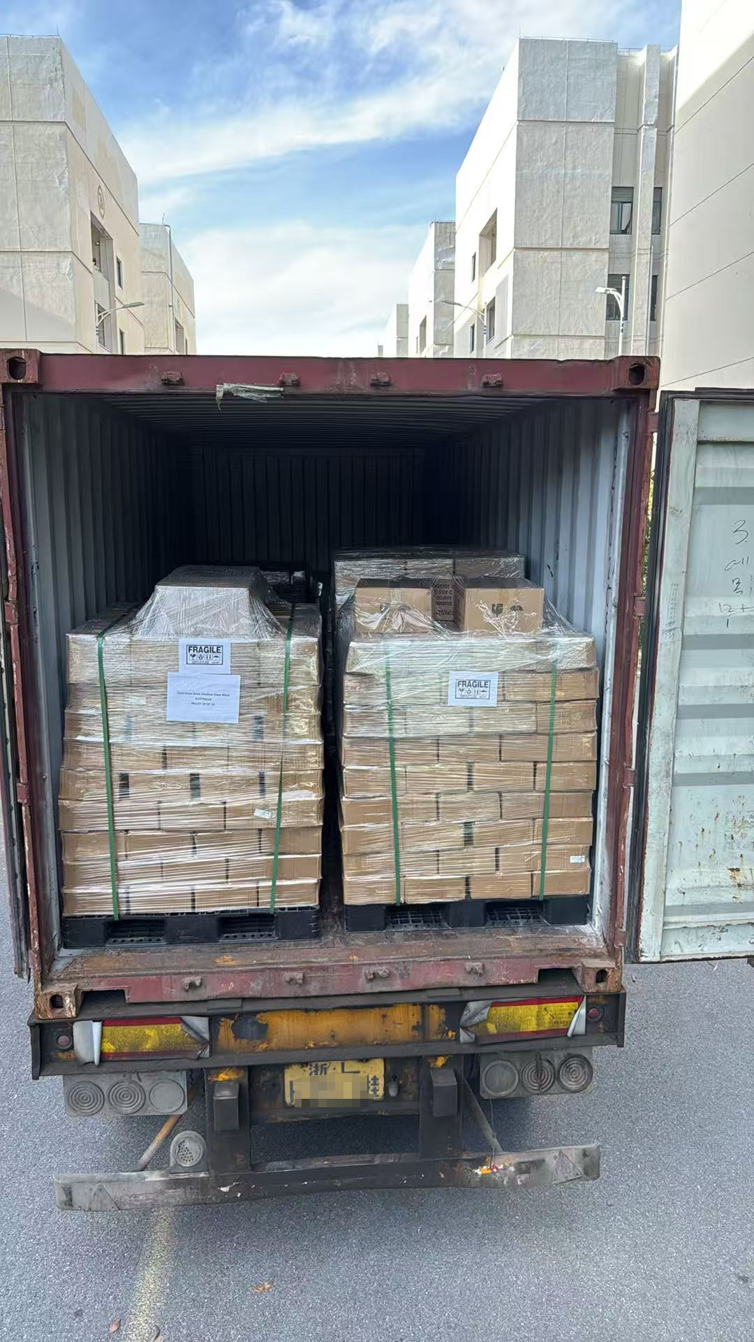 glass brick export shipment from China factory.jpg