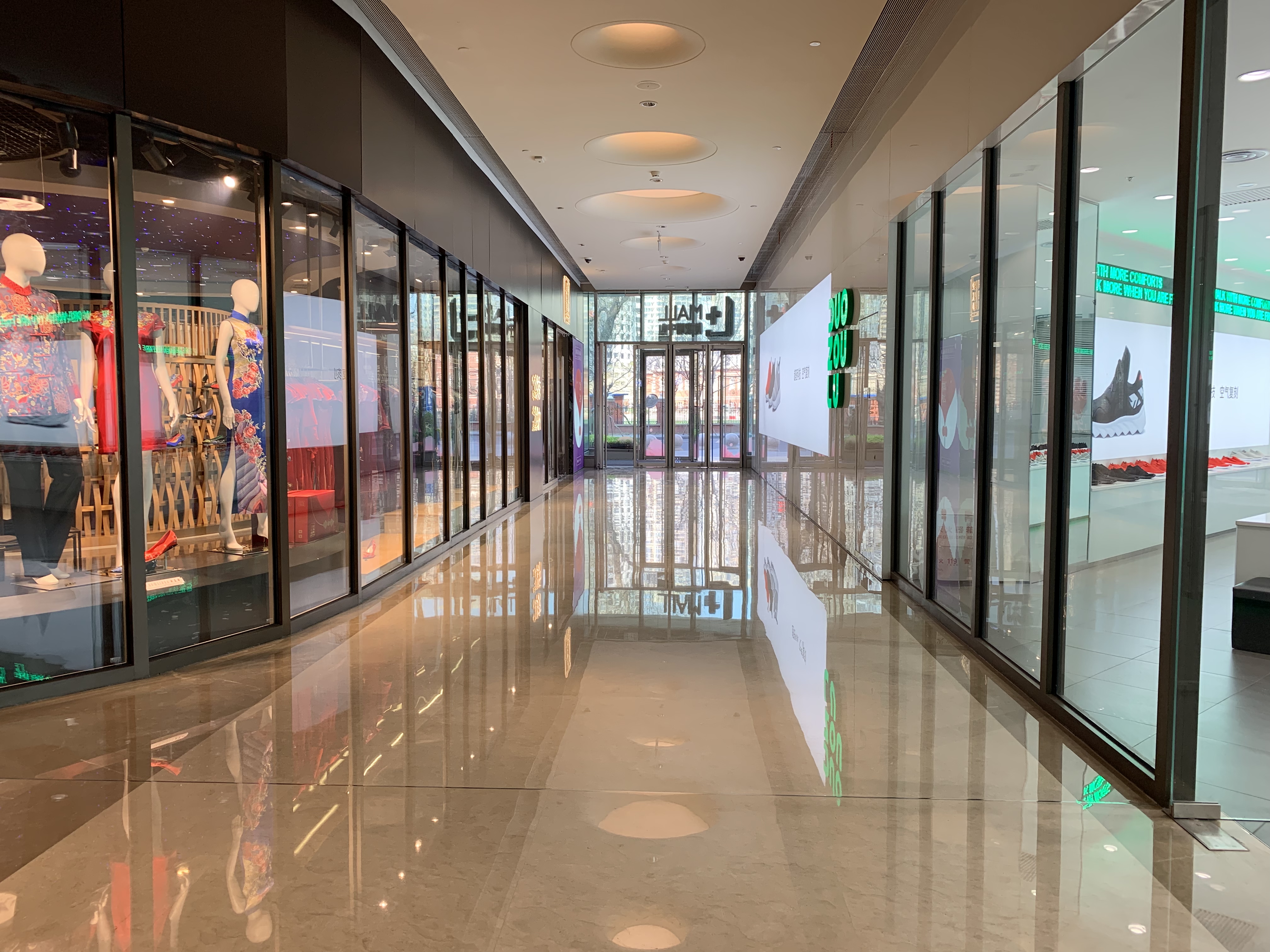 The Difference between Nano-silicon Fireproof Glass And Grouting Fireproof Glass: How To Choose A More Suitable Fireproof Material?