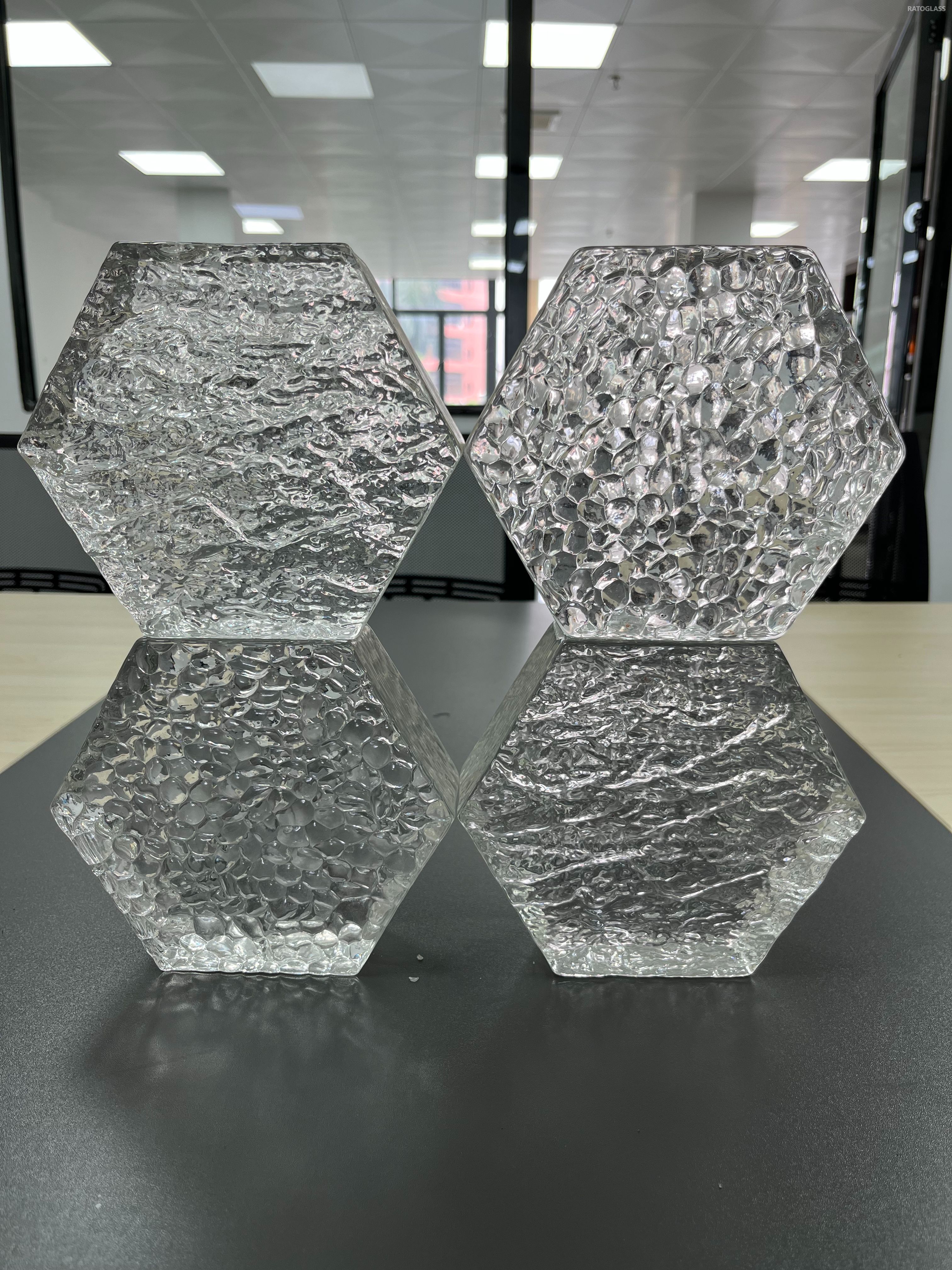 Hexagon Transparent Glass Brick Embedded Solid Hot Melt Glass Bricks Honeycomb Pattern Blocks for Wall Partition Decorative Glass Block